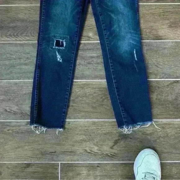 I. Crew Straight Jeans 26 Stretch Ankle Medium Wash Denim Distressed - Picture 9 of 9